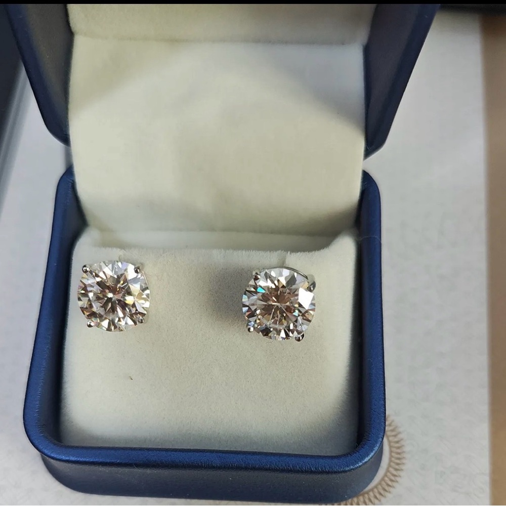 Moissanite Elegant Silver Stud Earrings